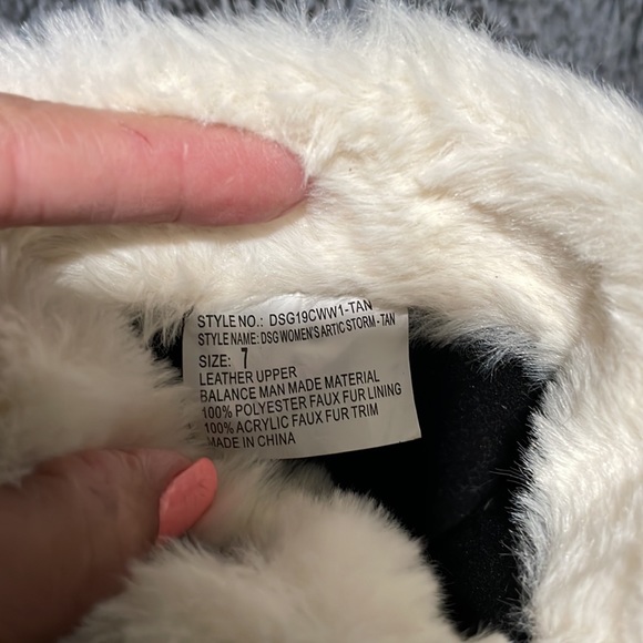 DSG Arctic Storm tan snow boots in suede and faux fur. - Picture 6 of 8